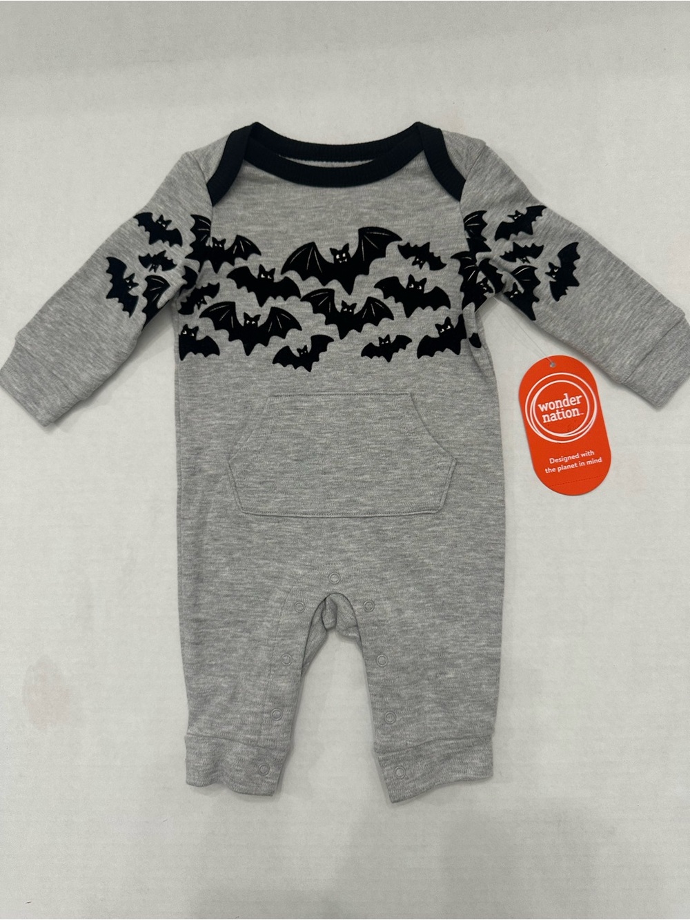 Infant Boys Gray & Black Bats With Front Pocket Halloween Romper Size 0-3 Mths